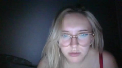 dumb_blonde69 chaturbate model show tits for tokens