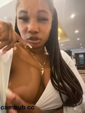 vannessaj - shows hard nipples in public